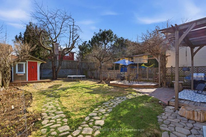 Photo 2 at 127 Snowshoe Crescent, German Mills, Markham