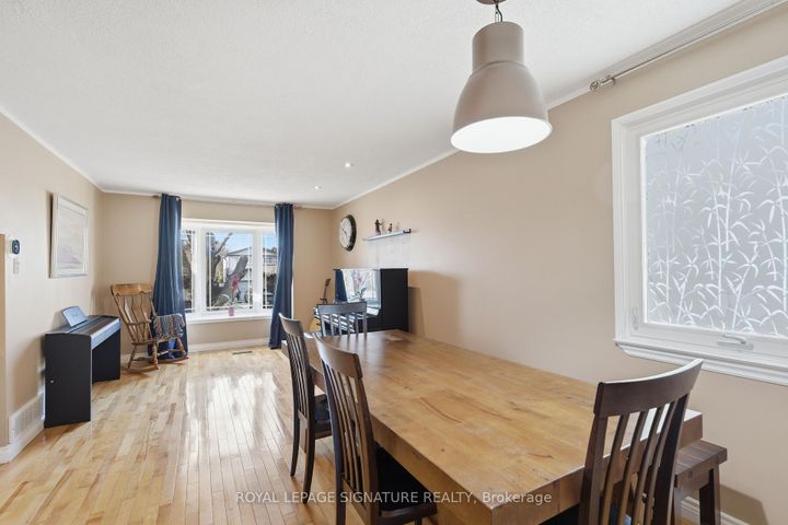 Photo 6 at 127 Snowshoe Crescent, German Mills, Markham