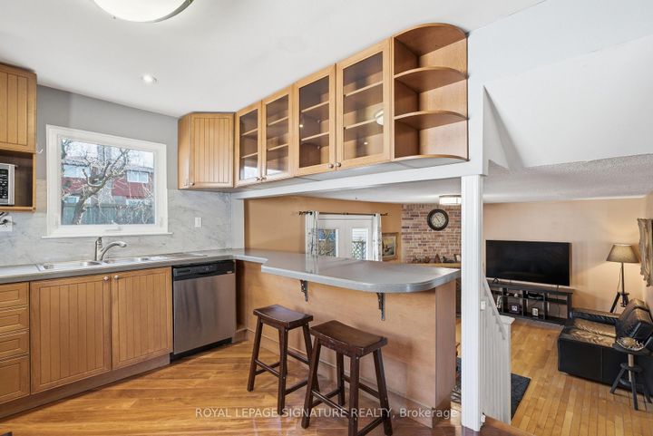 Photo 10 at 127 Snowshoe Crescent, German Mills, Markham