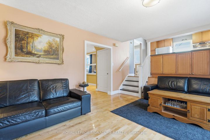 Photo 12 at 127 Snowshoe Crescent, German Mills, Markham
