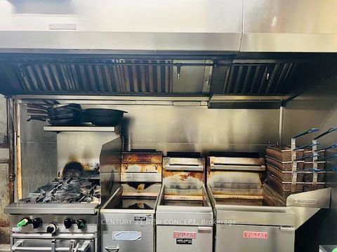 Photo 4 at 528 Yonge Street, Bay Street Corridor, Toronto