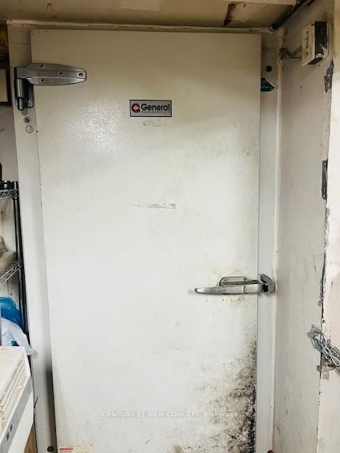 Photo 5 at 528 Yonge Street, Bay Street Corridor, Toronto