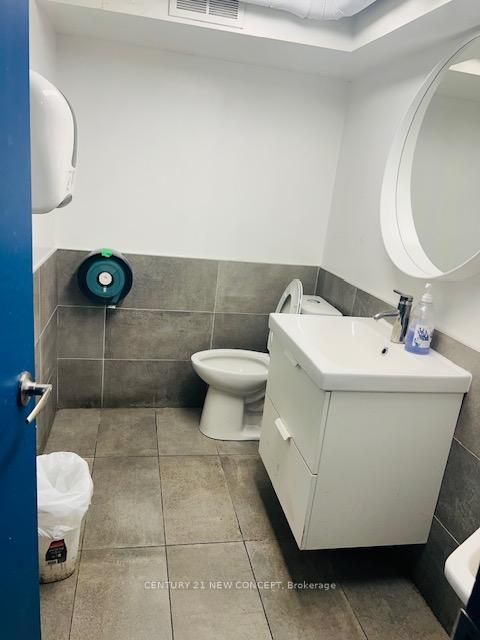 Photo 8 at 528 Yonge Street, Bay Street Corridor, Toronto