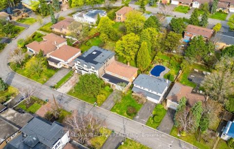 Photo 1 at 10 HEARTHSTONE Crescent, Branson, Toronto