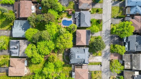 Photo 3 at 10 HEARTHSTONE Crescent, Branson, Toronto