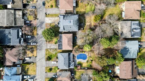 Photo 5 at 10 HEARTHSTONE Crescent, Branson, Toronto