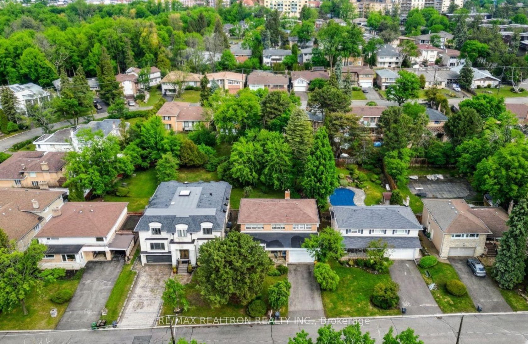 10 HEARTHSTONE Crescent, Branson, Toronto 