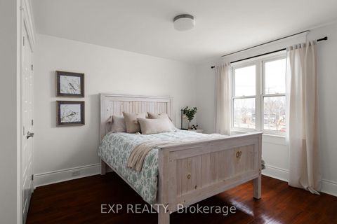 Photo 15 at 36 Sophia Street W, Queen's Park, Barrie