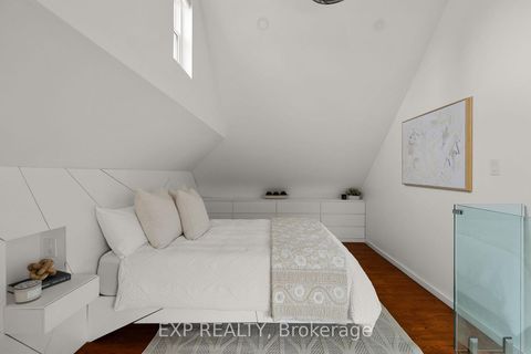 Photo 19 at 36 Sophia Street W, Queen's Park, Barrie