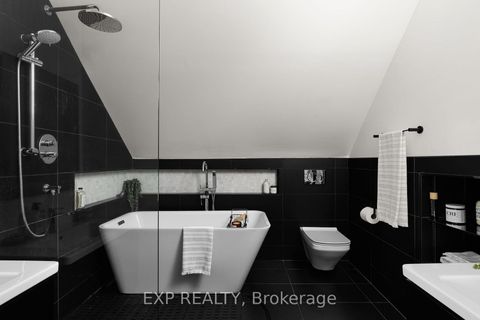 Photo 23 at 36 Sophia Street W, Queen's Park, Barrie