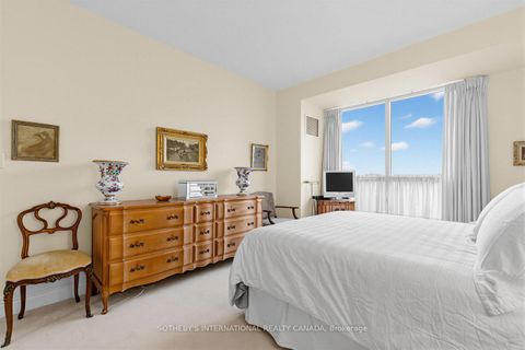 Photo 14 at 814 - 10 Delisle Avenue, St. Clair, Toronto