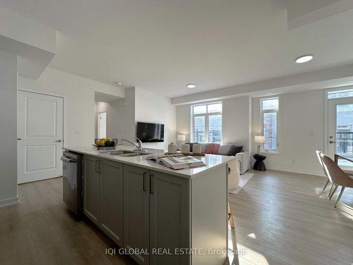 Photo 3 at 1006 - 1655 Palmers Sawmill Road, Duffin Heights, Pickering