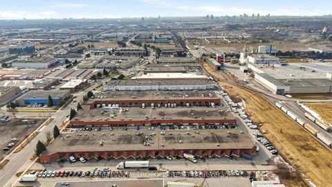 Photo 2 at 35 - 120 Dynamic Drive, Milliken, Toronto