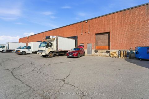 Photo 3 at 35 - 120 Dynamic Drive, Milliken, Toronto