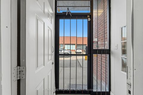 Photo 7 at 35 - 120 Dynamic Drive, Milliken, Toronto