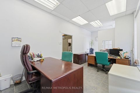 Photo 10 at 35 - 120 Dynamic Drive, Milliken, Toronto