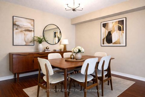 Photo 5 at 310 - 40 Harding Boulevard W, North Richvale, Richmond Hill