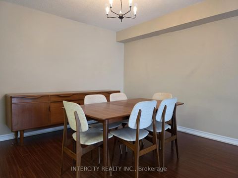 Photo 6 at 310 - 40 Harding Boulevard W, North Richvale, Richmond Hill