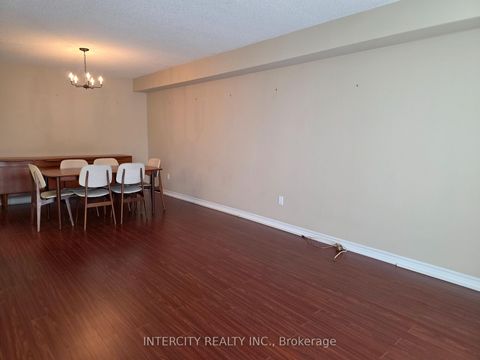 Photo 7 at 310 - 40 Harding Boulevard W, North Richvale, Richmond Hill
