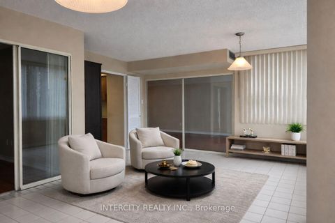 Photo 12 at 310 - 40 Harding Boulevard W, North Richvale, Richmond Hill