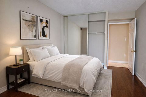 Photo 14 at 310 - 40 Harding Boulevard W, North Richvale, Richmond Hill