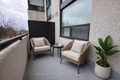 Photo 22 at 310 - 40 Harding Boulevard W, North Richvale, Richmond Hill