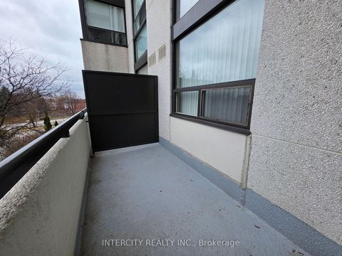 Photo 23 at 310 - 40 Harding Boulevard W, North Richvale, Richmond Hill