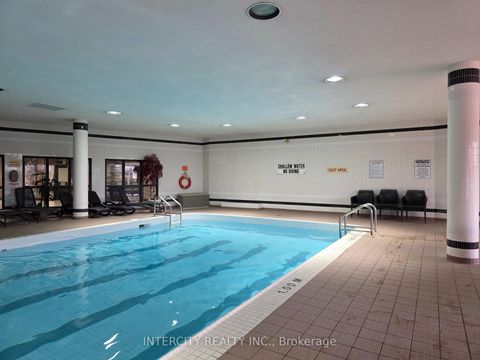 Photo 27 at 310 - 40 Harding Boulevard W, North Richvale, Richmond Hill