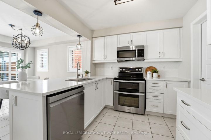 Photo 8 at 112 Whitlock Avenue, FO Ford, Milton