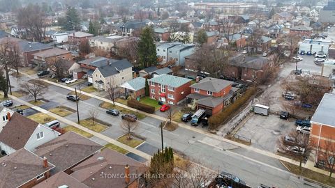 Photo 16 at 10 Woodbury Road, Alderwood, Toronto