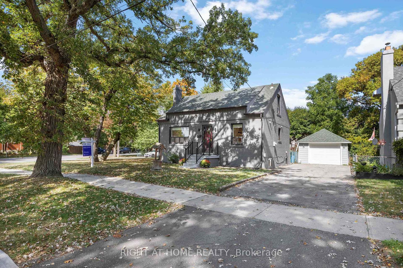 12 Rosalie Avenue N, CFB, Toronto 