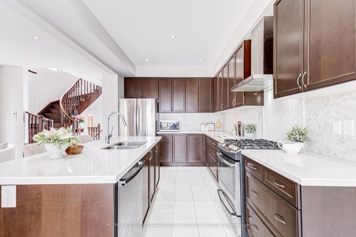 Photo 10 at 39 Rain Forest Lane, Georgetown, Halton Hills