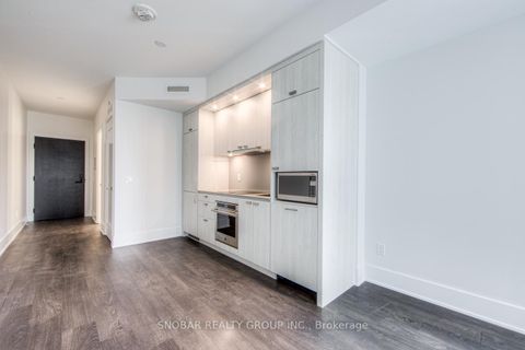 Photo 12 at 814 - 470 Front Street W, Waterfront Communities C1, Toronto