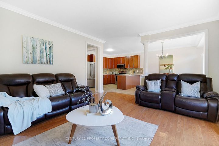 Photo 6 at 43 Alice Springs Crescent, Credit Valley, Brampton