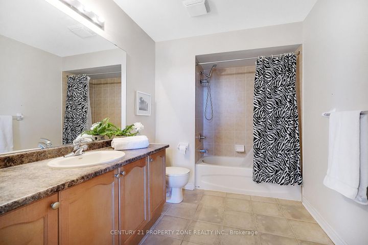 Photo 24 at 43 Alice Springs Crescent, Credit Valley, Brampton