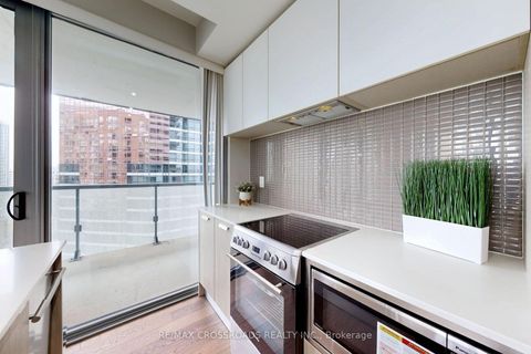 Photo 15 at 1910 - 57 St  Joseph Street, Bay Street Corridor, Toronto