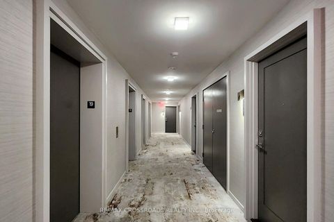 Photo 32 at 1910 - 57 St  Joseph Street, Bay Street Corridor, Toronto