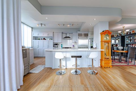 Photo 11 at LRG 7 - 7 Lorraine Drive, Willowdale West, Toronto