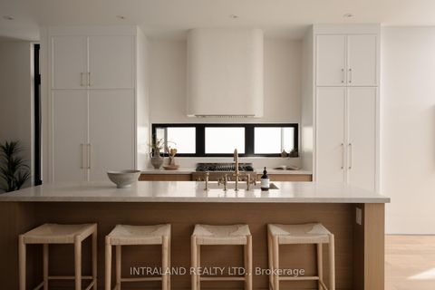 Photo 9 at 741 Richmond Street W, Niagara, Toronto