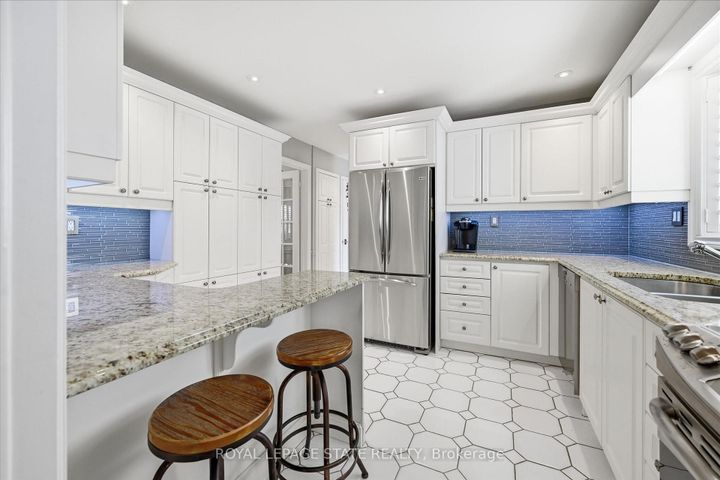 Photo 7 at 2192 Ireland Drive, Mountainside, Burlington