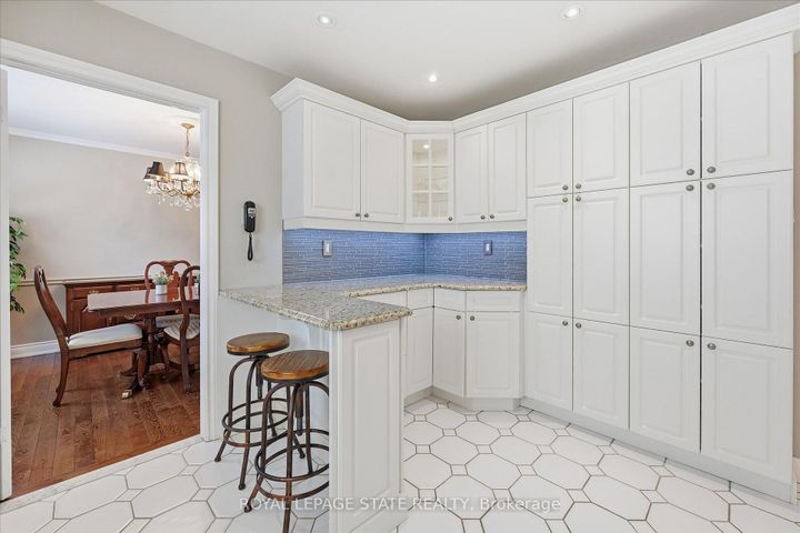 Photo 10 at 2192 Ireland Drive, Mountainside, Burlington