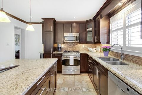 Photo 3 at 885 Dales Avenue, College Manor, Newmarket