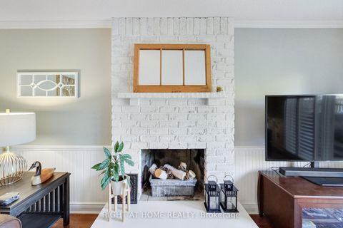 Photo 10 at 885 Dales Avenue, College Manor, Newmarket