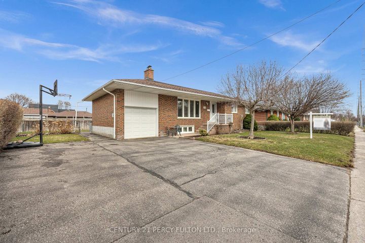 Photo 2 at 2553 Stillmeadow Road, Cooksville, Mississauga
