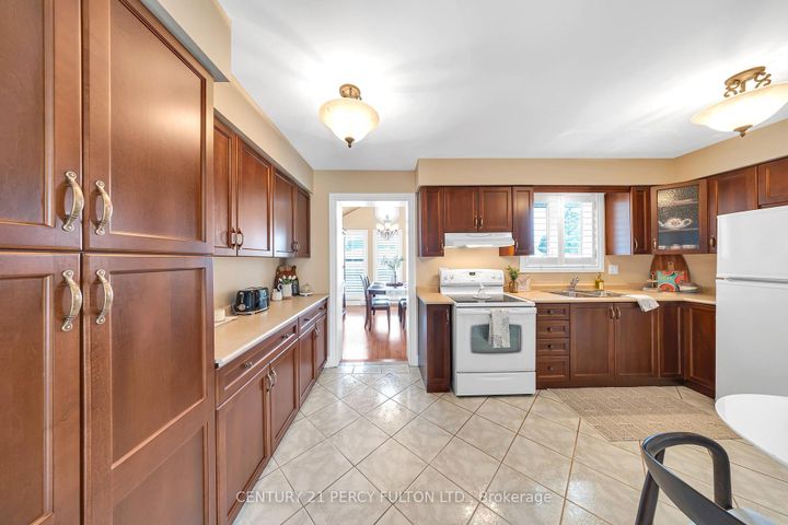 Photo 11 at 2553 Stillmeadow Road, Cooksville, Mississauga