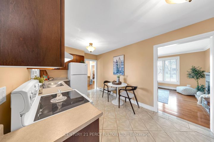 Photo 14 at 2553 Stillmeadow Road, Cooksville, Mississauga