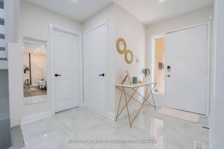 Photo 2 at 36 Blueridge Square, Heart Lake West, Brampton