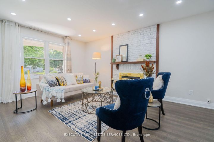 Photo 3 at 36 Blueridge Square, Heart Lake West, Brampton