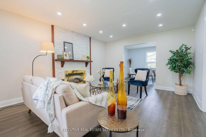 Photo 4 at 36 Blueridge Square, Heart Lake West, Brampton