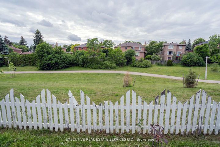 Photo 17 at 36 Blueridge Square, Heart Lake West, Brampton